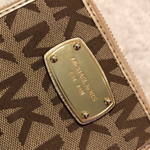 Michael Kors wallet - Picture 2 of 7